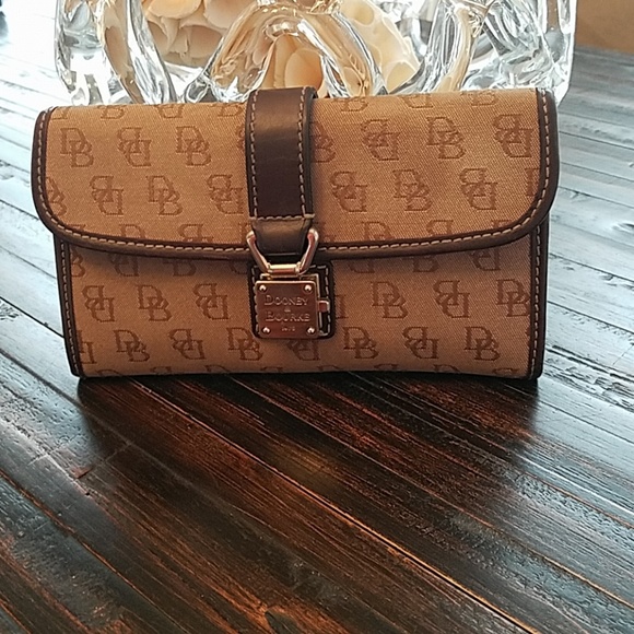 Handbags - Dooney Bourke Wallet